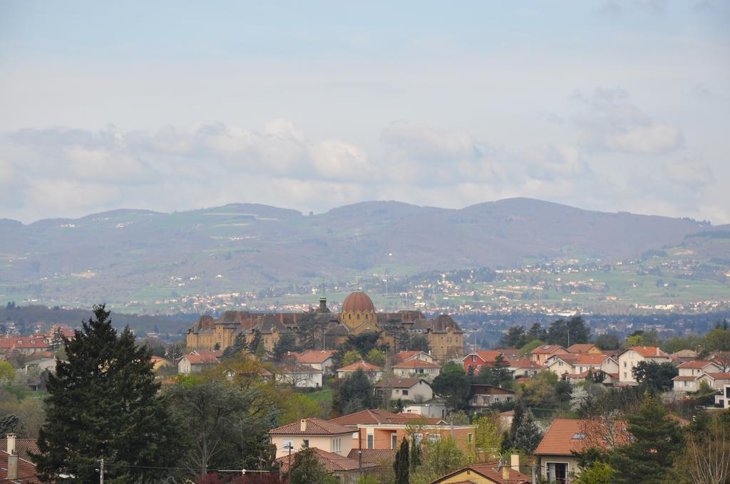Studio Du Marechal Sainte Foy les Lyon Bagian luar foto